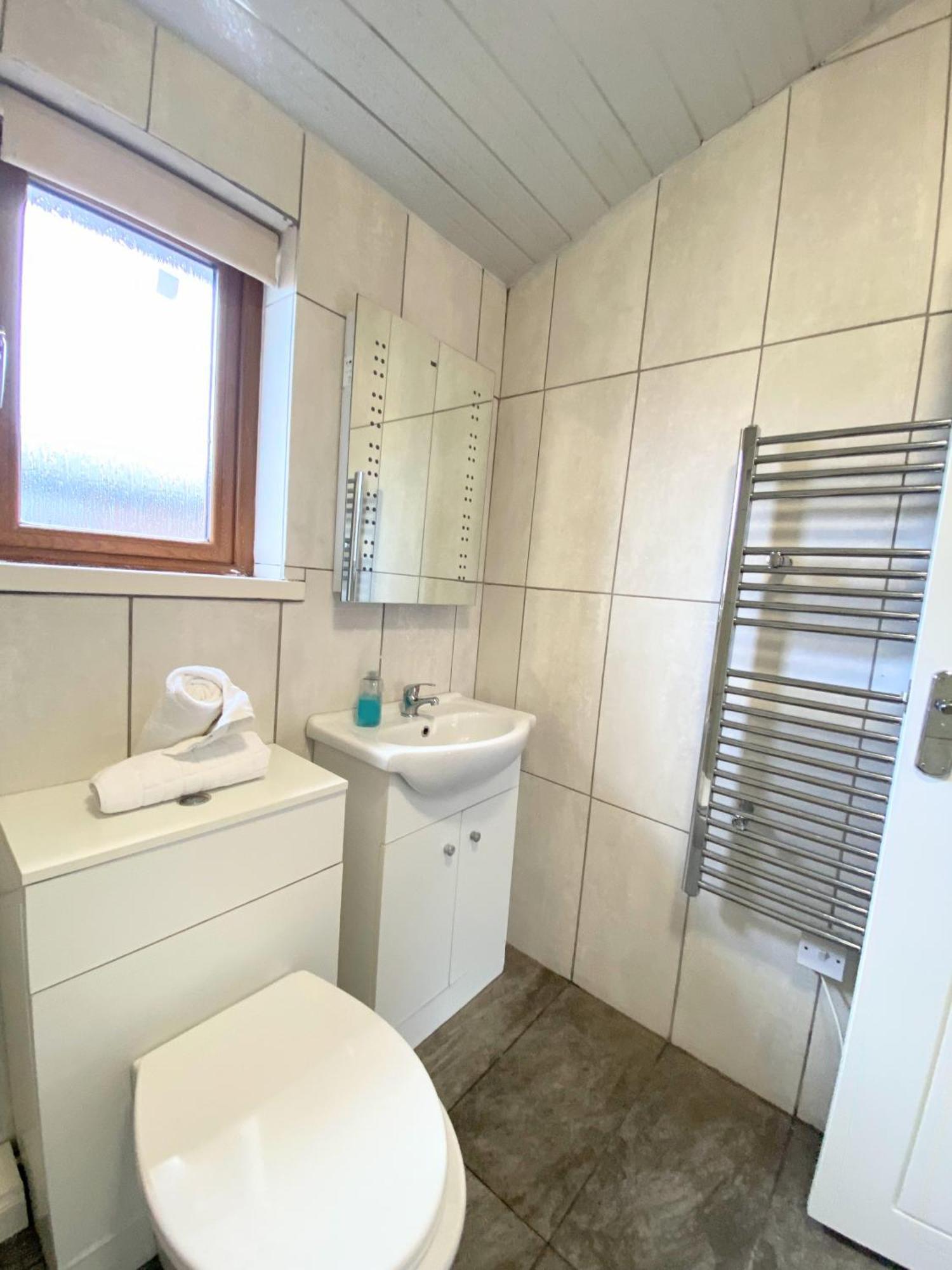 Ochil 10 With Private Hot Tub - Fife - Loch Leven - Lomond Hills Villa Kelty Kültér fotó