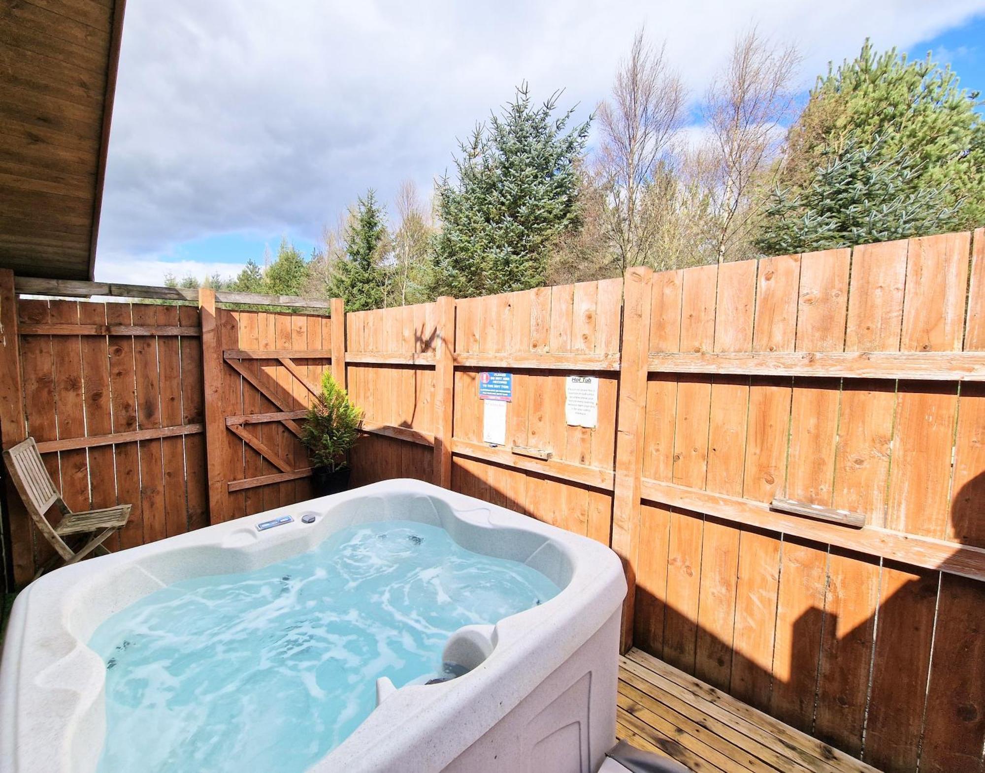Ochil 10 With Private Hot Tub - Fife - Loch Leven - Lomond Hills Villa Kelty Kültér fotó